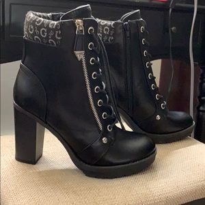 NEVER WORN Guess lace up boot